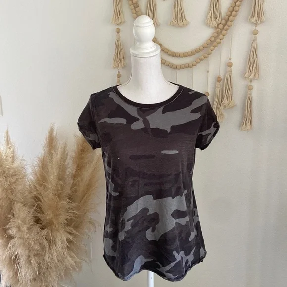 Free People FREE WITH ANY PURCHASE camo tee shirt sleeve camouflage top medium - Picture 1 of 14